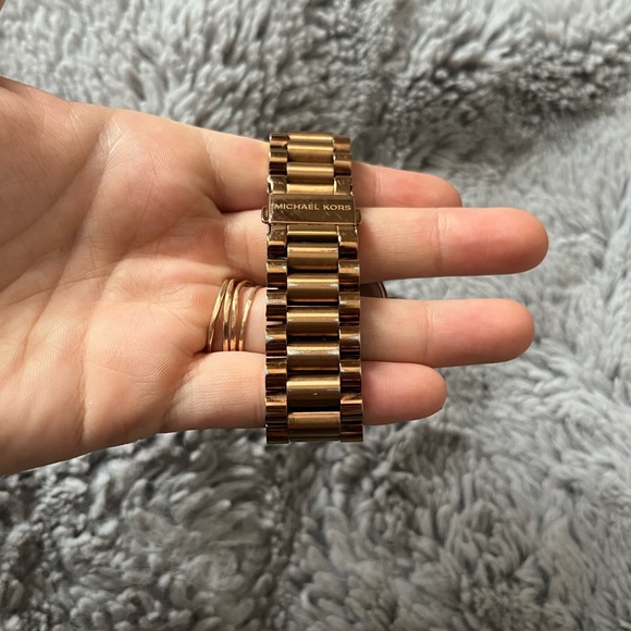 Gold Michael Kors watch, Roman numerals - Picture 5 of 5